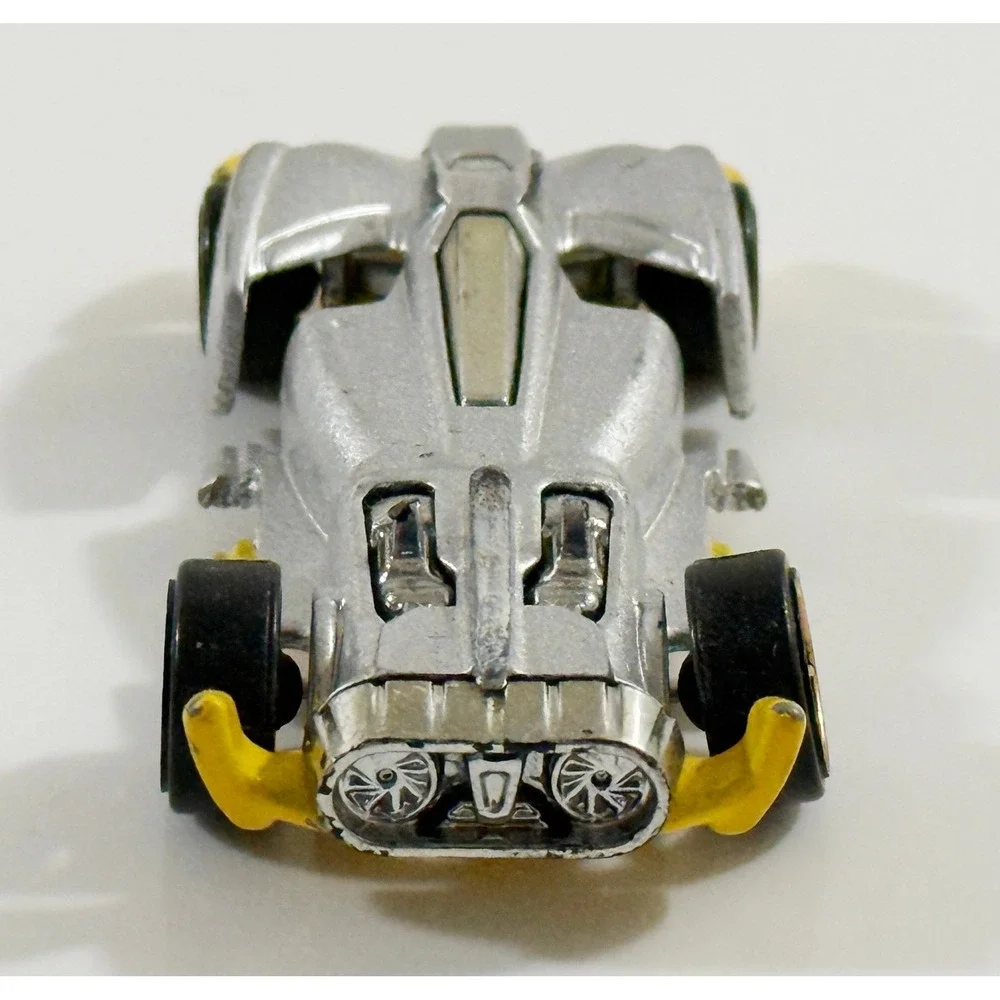 Hot Wheels Jet Threat 4.0 Kids 1:64 Silver Yellow Diecast Race Car Toy